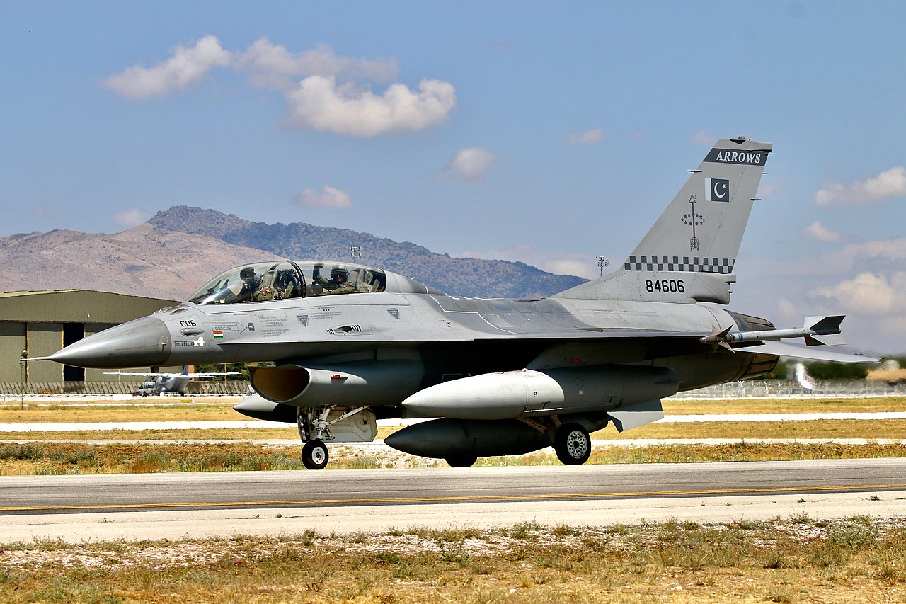 84606_General_Dynamics_F-16BM_11(MR)_39W_Pakistan_Air_Force_Konya_AFB_30.6.22_(52233200683).jpg