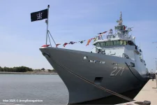 Offshore_Patrol_Vessel_PNS_Yarmook_at_Heart_of_Pakistans_Naval_Strategy_at_IDEX_2025-947157e2.webp
