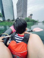 亮马河一家三口👨_👩_👦皮划艇_4_赛博芃克之母_来自小红书网页版.jpg