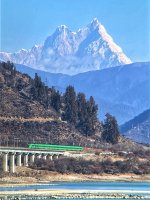 能和高铁或飞机同框的雪山，你知道有哪些？_1_拖拉斯泰_来自小红书网页版.jpg