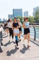 谁说大风天不能跑？亮马河畔女孩们美到开挂_5_炫跑团_来自小红书网页版.jpg