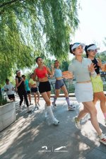 谁说大风天不能跑？亮马河畔女孩们美到开挂_7_炫跑团_来自小红书网页版.jpg