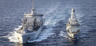 HMS-Dragon-takes-on-fuel-from-French-supply-ship-FS-Jacques-Chevallier-1536x738.webp
