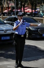 伊宁最飒女交警_1_旅行摄影Casual_来自小红书网页版.jpg
