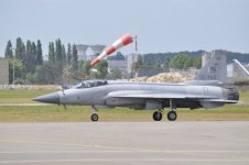 13-143_jf-17_pakistan_air_force_lbg_-18888092161.jpg