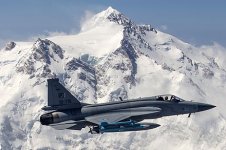 Pakistan_Air_Force_JF-17_Thunder_flies_in_front_of_the_26,660_ft_high_Nanga_Parbat.jpg