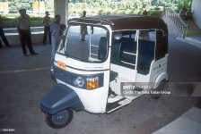 hydrogen-fuel-three-wheeler-developed-by-bajaj-auto-and-the-energy-conversion-devices-of-the-u...jpg